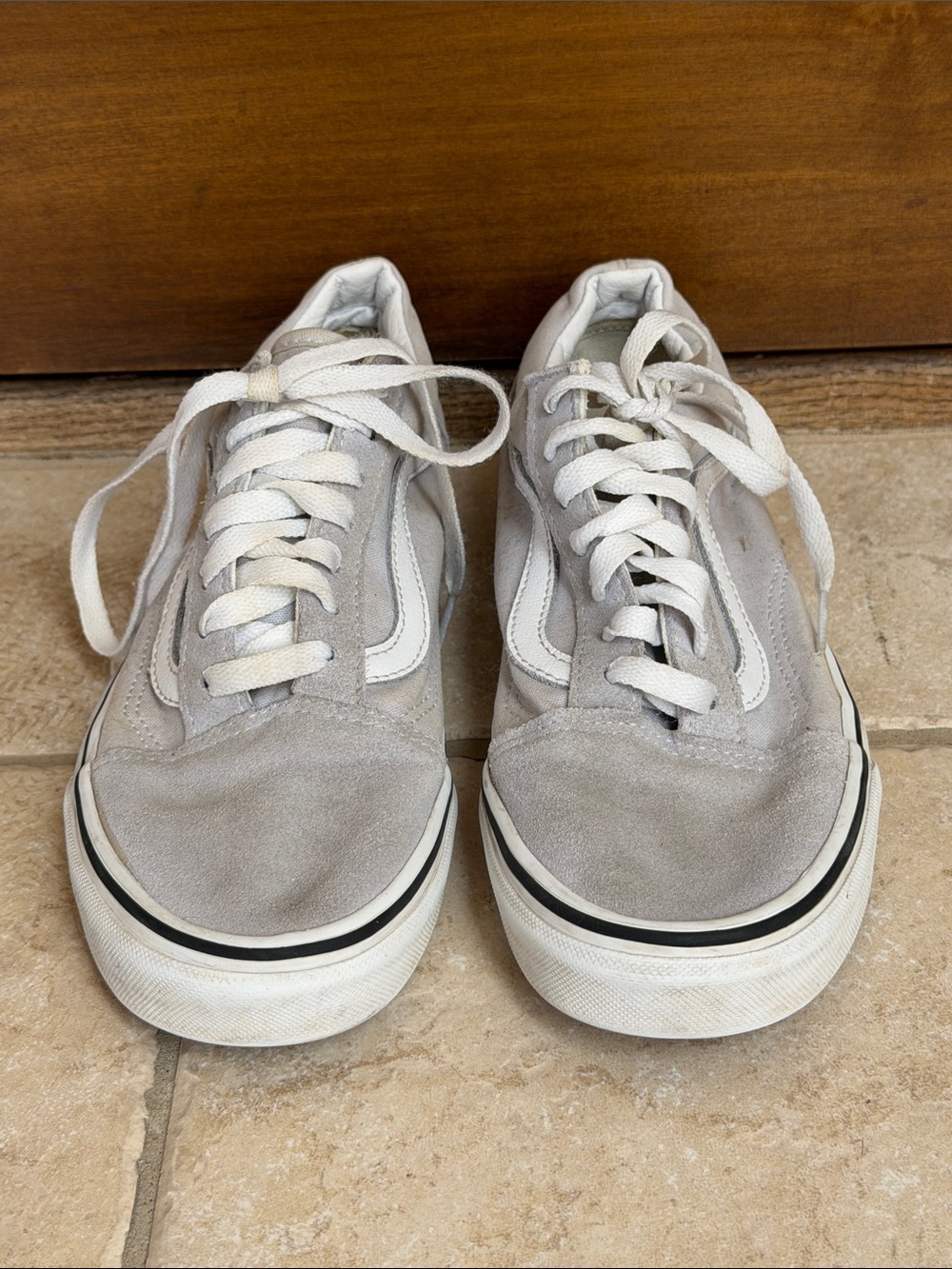 Van’s Old Skool Classic Low-Top Suede Sneakers in Gray Dawn
